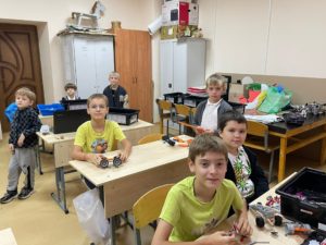 Занятие в объединении «Робототехника»!